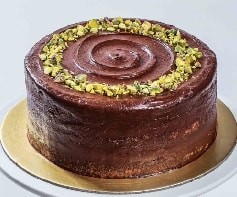 Yumuşacık Kekli Çikolatalı Fıstıklı Yaş Pasta